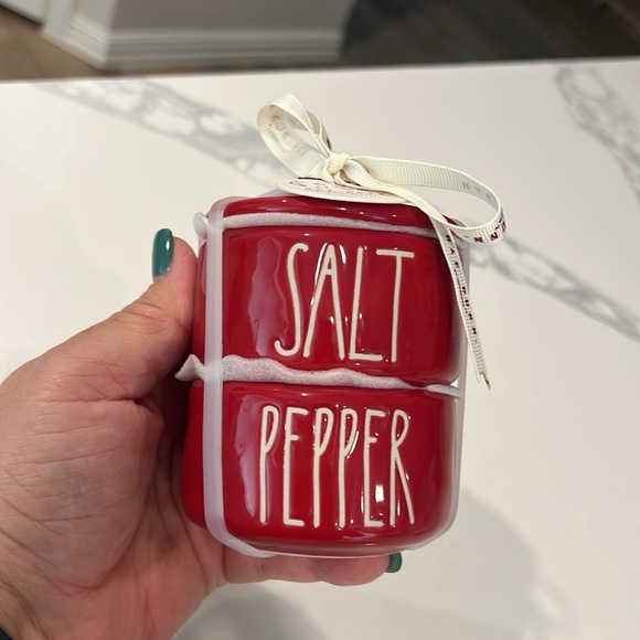 Cute. Rae Dunn SALT PEPPER. - Picture 11 of 13